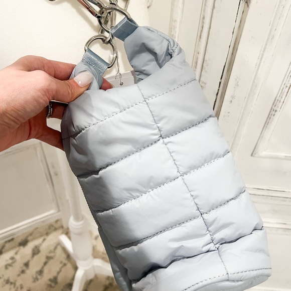 Wander HydroBag in Light Gray - Picture 7 of 9